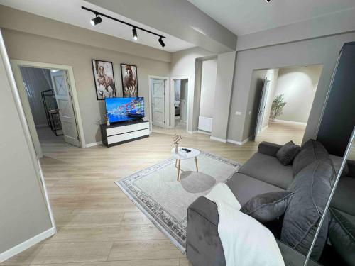 RentNow Modern Business Apartment with 3 Bedrooms in Centre Chișinău — 4-Star Luxury Hotel in Chisinau, Moldova