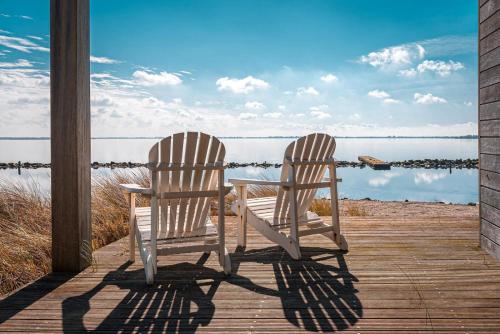 Luxury Waterfront Retreat 4p Comfort & Panoramisch Uitzicht Villa 13 — 4-Star Luxury Hotel in Ouddorp, Netherlands