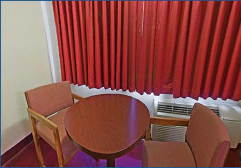 Rumford Motor Inn - photo 2