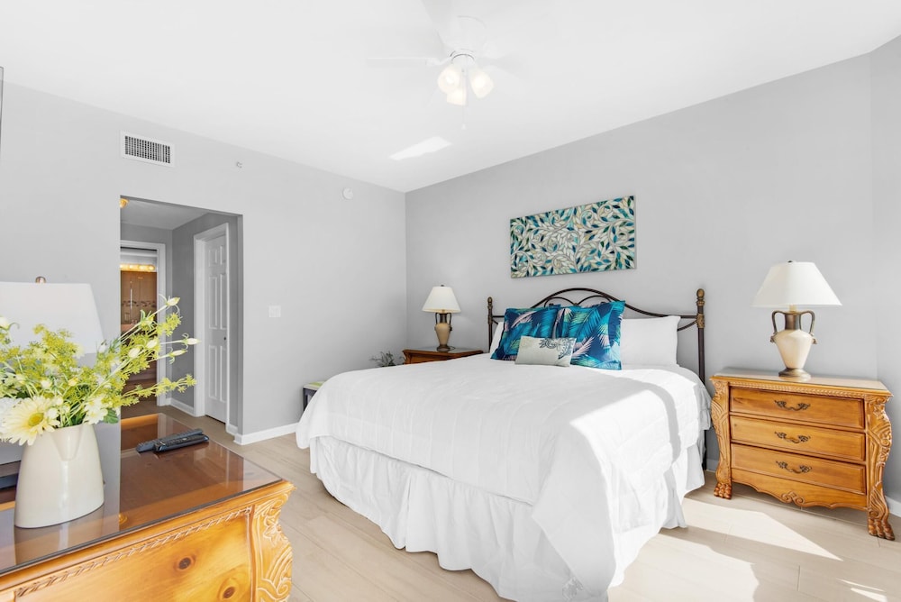 Silver Beach Towers 1205 East - photo 7