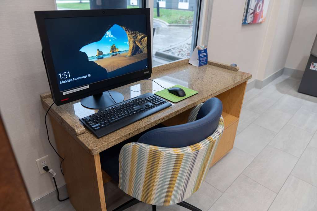 La Quinta Inn & Suites by Wyndham Bannockburn Deerfield - photo 38