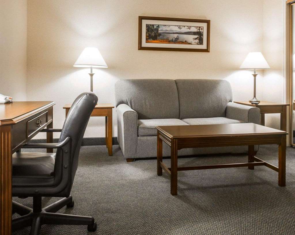 Clarion Inn & Suites at the Outlets of Lake George - photo 16