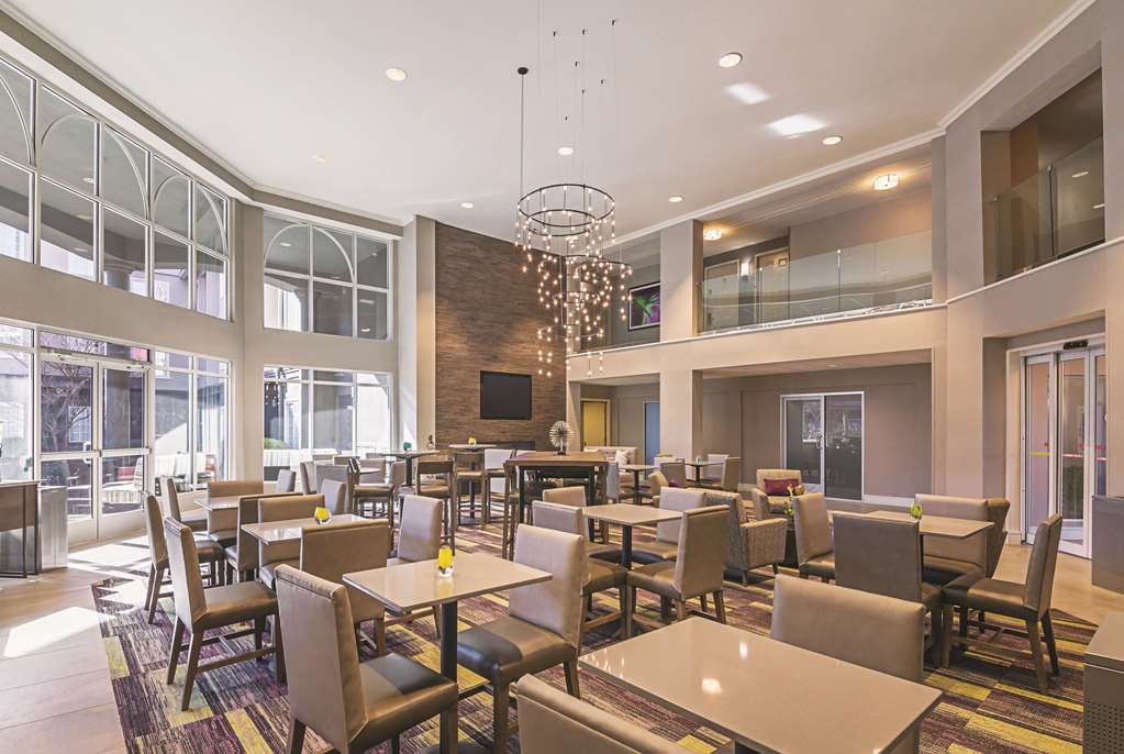 La Quinta Inn & Suites by Wyndham Austin Near The Domain - photo 46