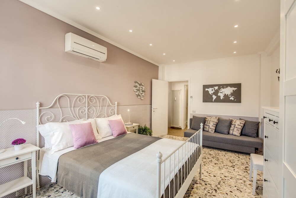 Rome4Guest Ostia 2 — 4-Star Luxury Hotel in Lido Di Ostia, Italy