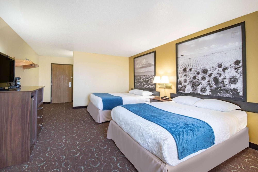 Four Seasons Inn - photo 9