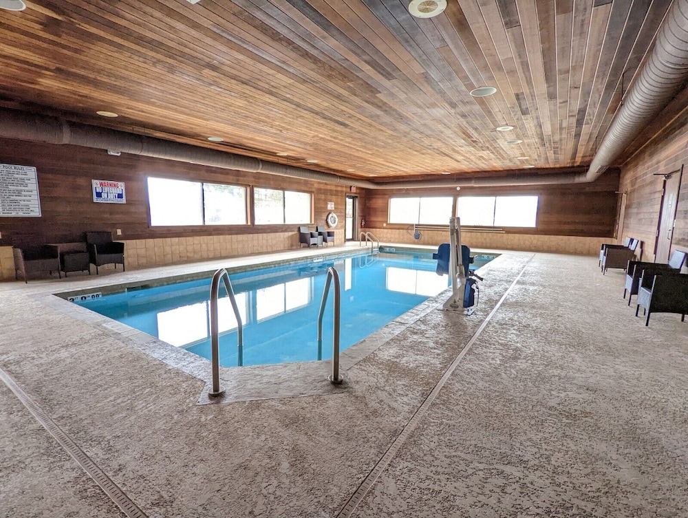 Cobblestone Inn & Suites Merrill - photo 31