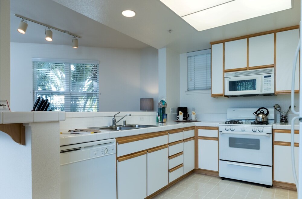 Global Luxury Suites at North Park - photo 14