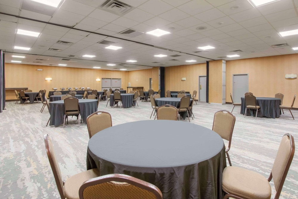 Clarion Inn Asheville Airport - photo 30