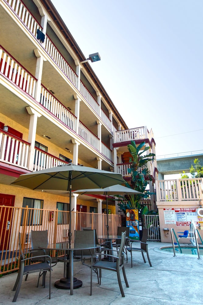 Heritage Inn La Mesa - photo 20