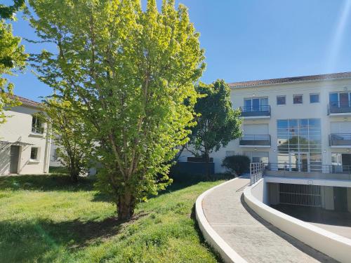 Douceur Et Cocooning - carbon neutral hotel in Begles