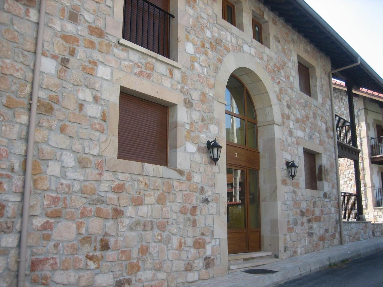 Duplex Mirador de Potes 4 Pax Con Wifi Y Garaje — hotel in Camaleno