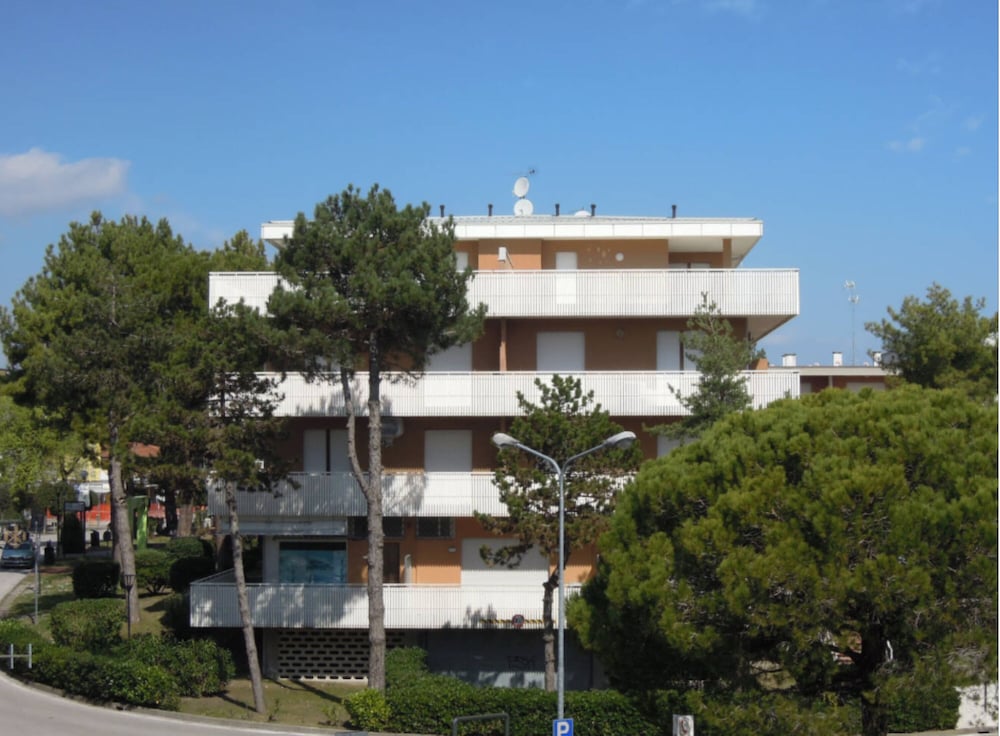 Spacious Flat Near Pluto Beach — 4-Star Luxury Hotel in San Michele Al Tagliamento, Italy