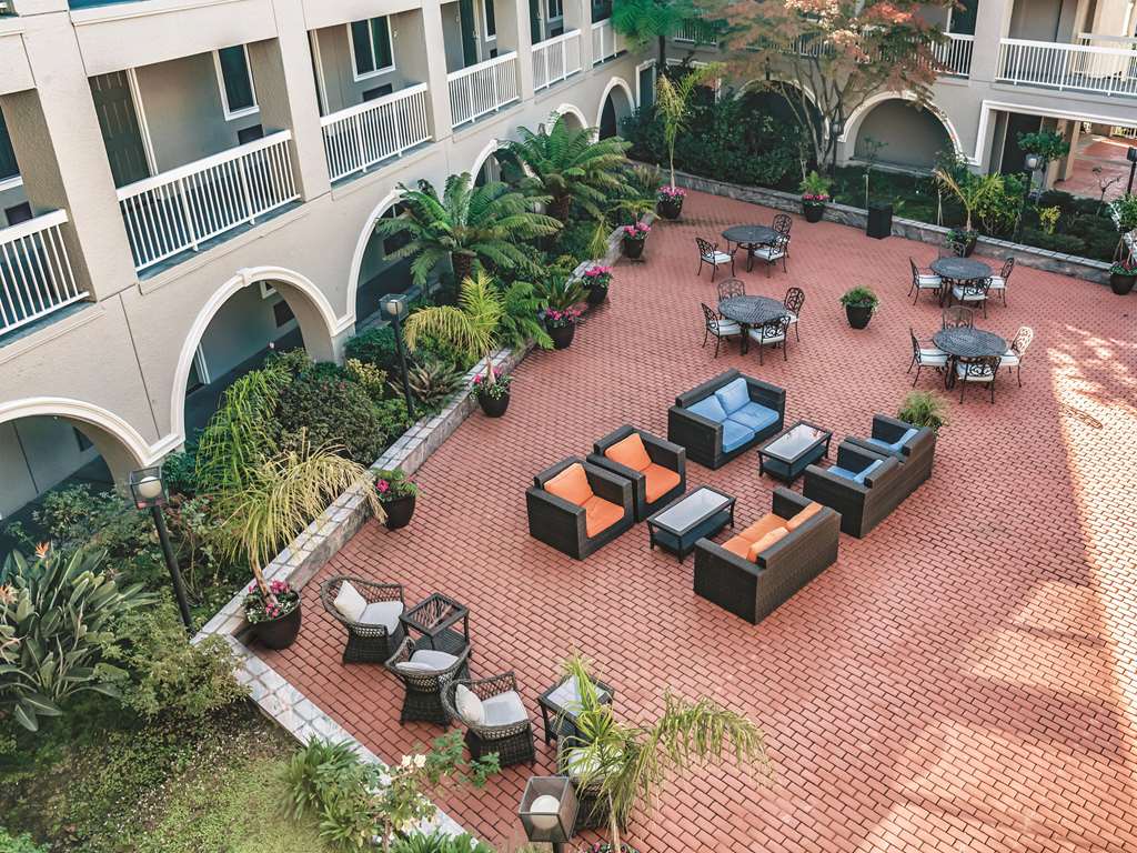 La Quinta Inn & Suites by Wyndham San Francisco Airport West - photo 5