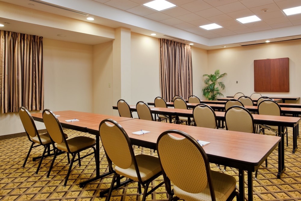 Candlewood Suites Norfolk Airport by IHG - photo 17