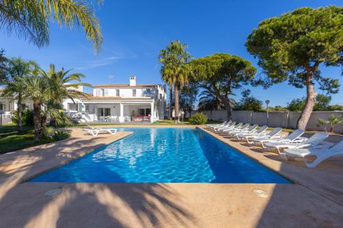 Luxury Villa Premium Salinas — 4-Star Luxury Hotel in Santa Pola, Spain