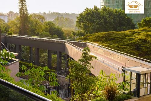 Elegant 2 bedroom in Riverside Square