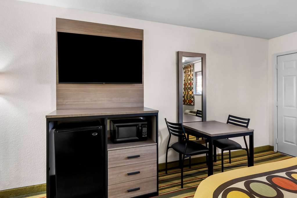 Super 8 by Wyndham Pleasanton - photo 23