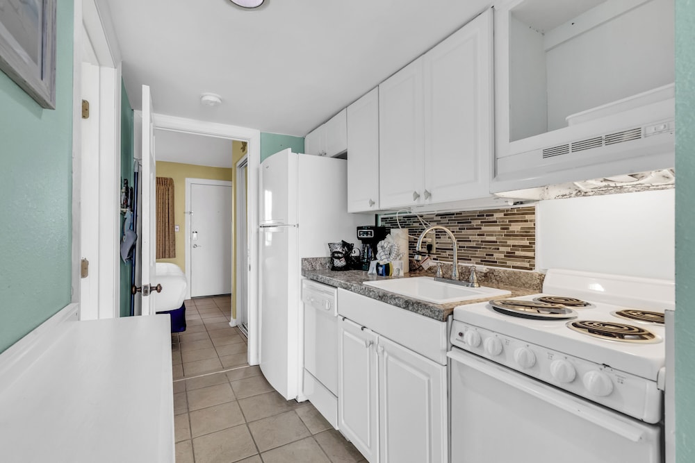 Bluewater Resort 306 - photo 11