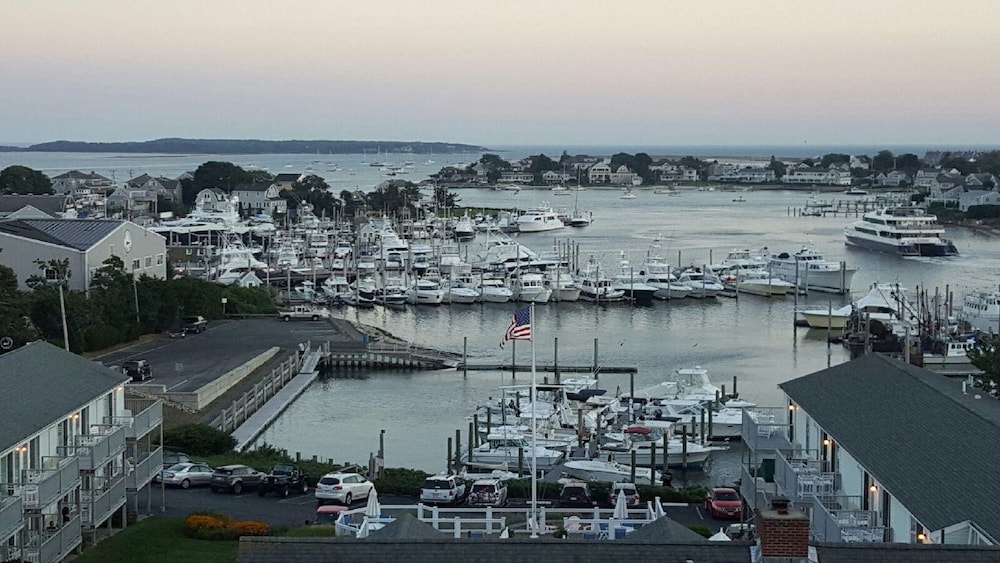 Anchor In Distinctive Waterfront Lodging - photo 51