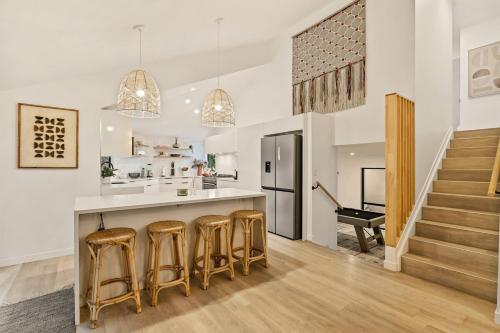 Forest Retreat with pool table & 10min to wineries in Auckland, New Zealand