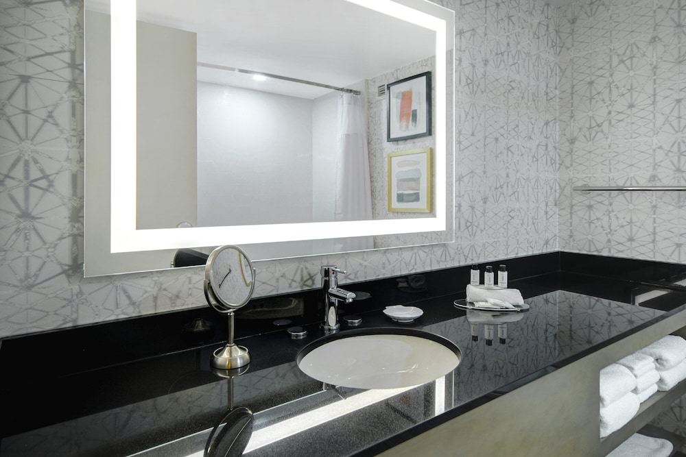 Crowne Plaza Auburn Hills by IHG - photo 32