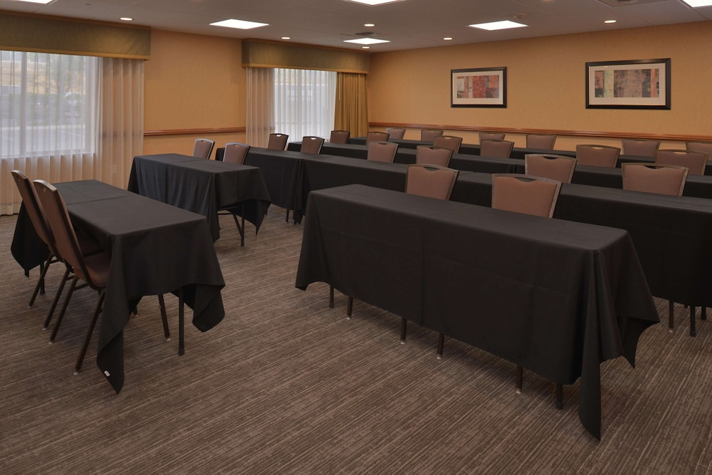 Hampton Inn & Suites Bakersfield North Airport - photo 28