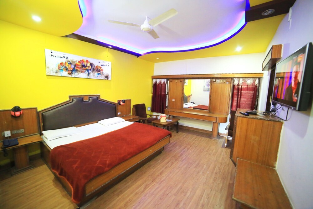 Hotel Mamta palace 500 meters from nakki lake in Abu, India