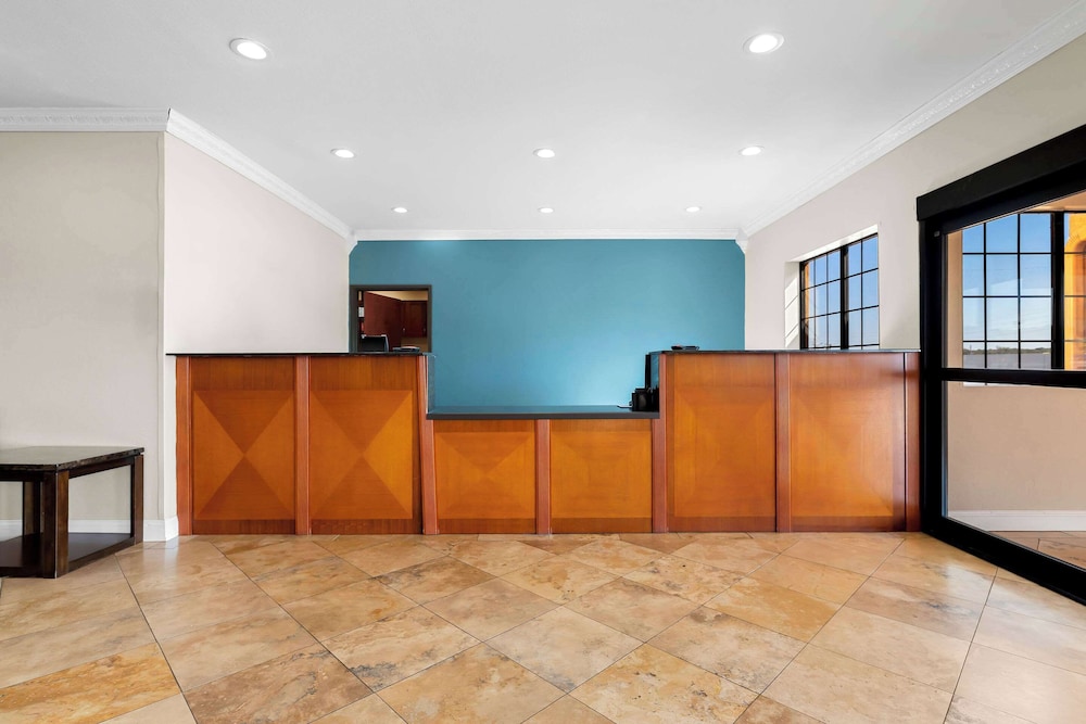 Days Inn & Suites by Wyndham McAlester - photo 2