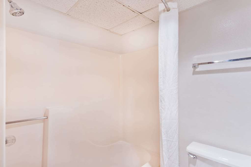 Super 8 by Wyndham Rockford I 90 Casino District - photo 13