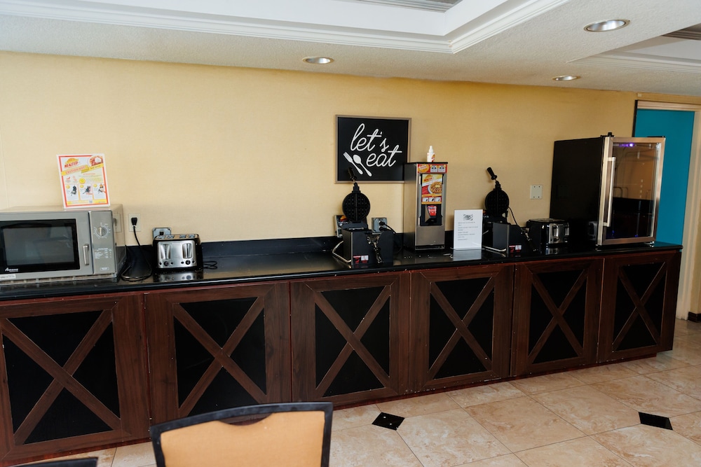 Garnet Inn & Suites Orlando - photo 130