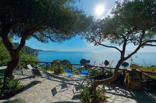 Villa con discesa a mare — 4-Star Luxury Hotel in Ischia, Italy