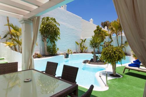 Villa 82 — 4-Star Luxury Hotel in Corralejo, Spain