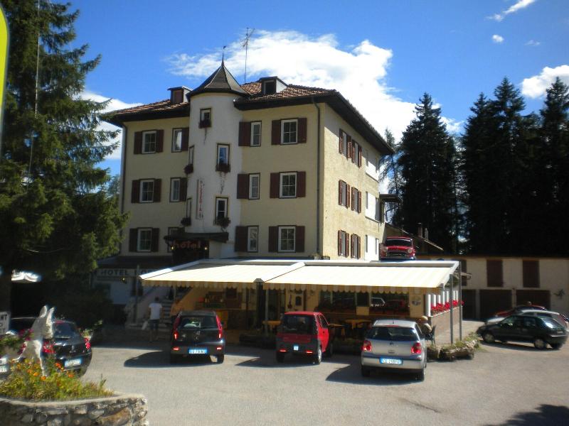 Hotel Roen Ruffrè Mendola — hotel in Ruffre