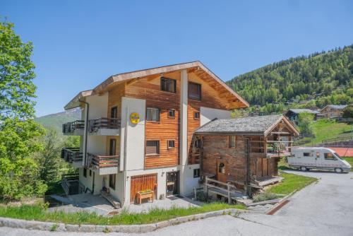 Hotel Mont Rouge in Basse-Nendaz, Switzerland