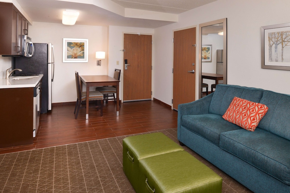 Hampton Inn & Suites Pueblo Southgate - photo 28