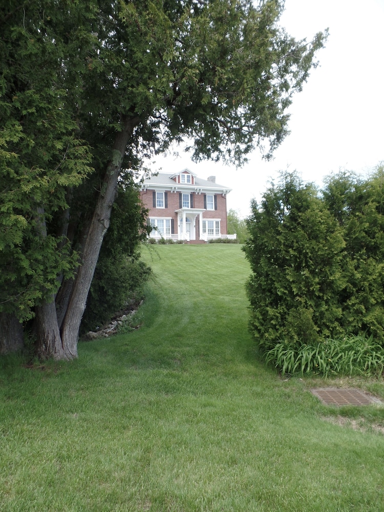 Captain Sweetser's Inn - photo 49