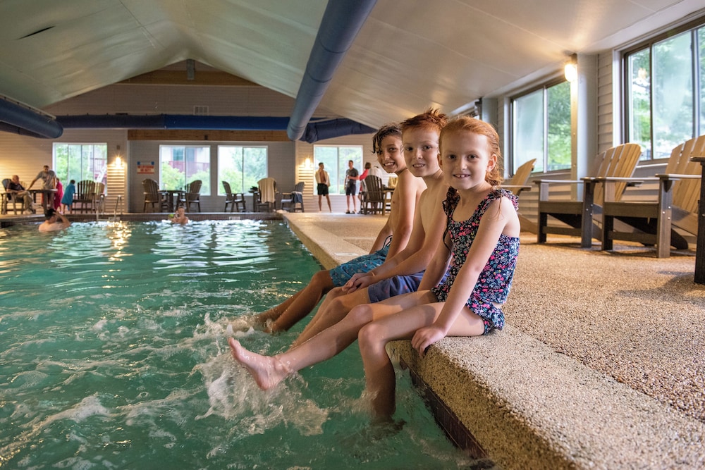 Attitash Mountain Village - carbon neutral hotel in Bartlett
