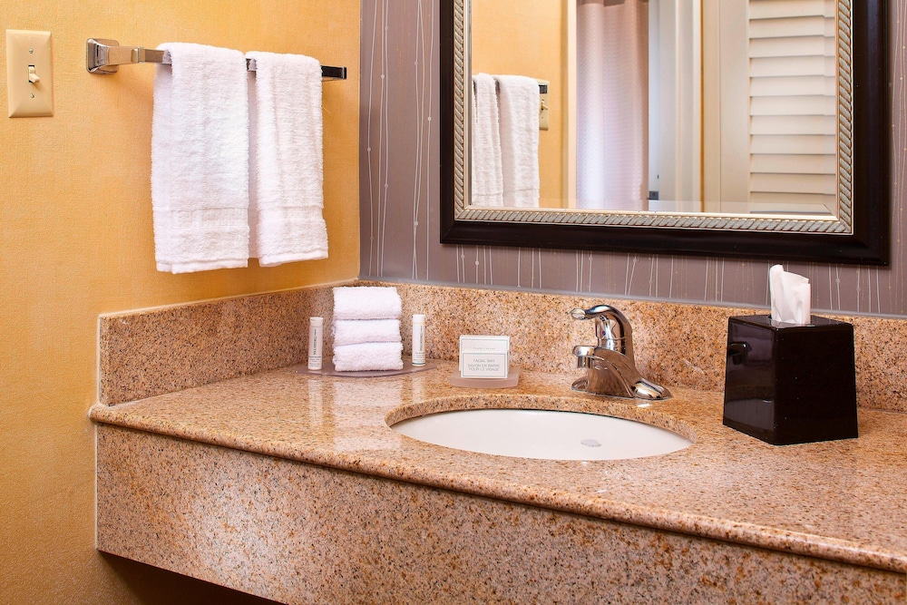 Courtyard by Marriott Huntsville University Drive - photo 11