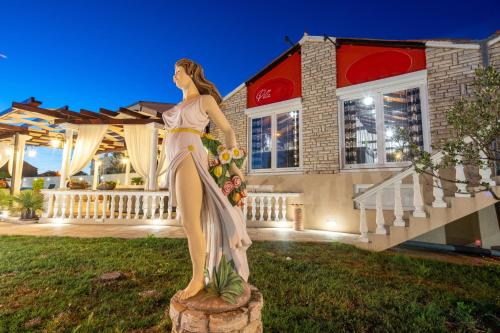 Luxury villa with a swimming pool Turanj Biograd 18216 — 4-Star Luxury Hotel in Sveti Filip I Jakov, Croatia