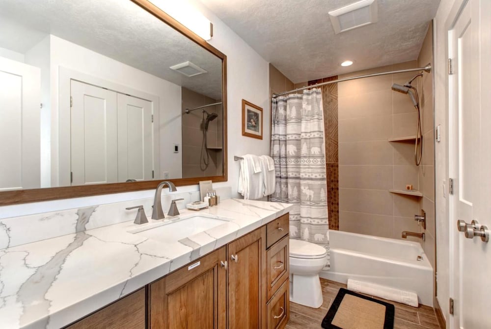 Red Pine Free Door to Ski shuttle Near Cabriolet at Canyons and Village Common hot tub Pool Tennis Gas Fireplace RPT 14t by KBM - photo 25