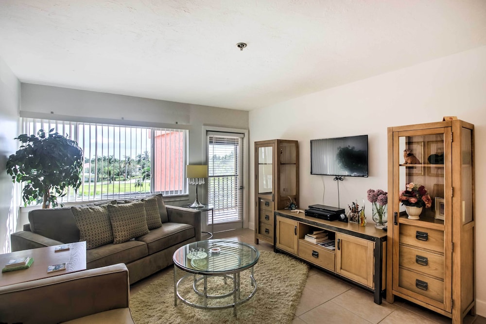 Resort Style Condo with Pool 19 Miles to Fort Myers - photo 11