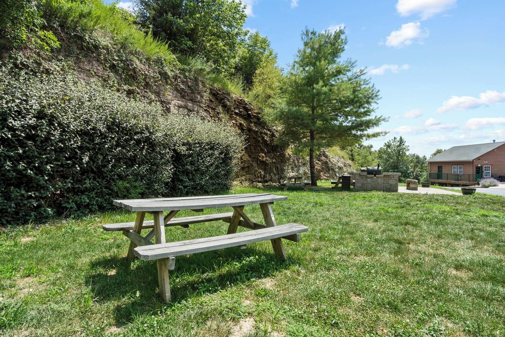 Stone Cliff Relaxation w Resort Amenities - photo 30