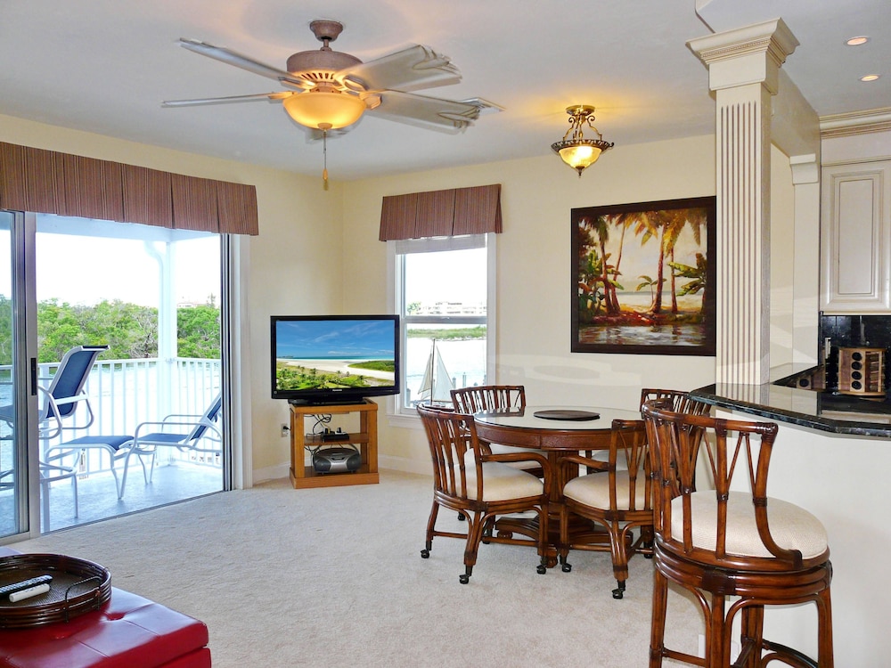 Pavilion Unit A 10 - photo 6
