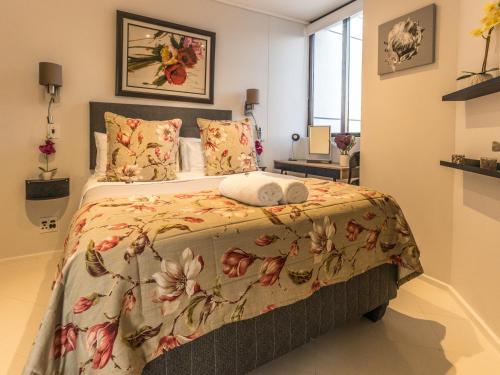 Flamingo luxury one bed room apartment in the heart of Sea Point Best location 24 7 security 5 mins to beach Book Now — 4-Star Luxury Hotel in Cape Town, South Africa