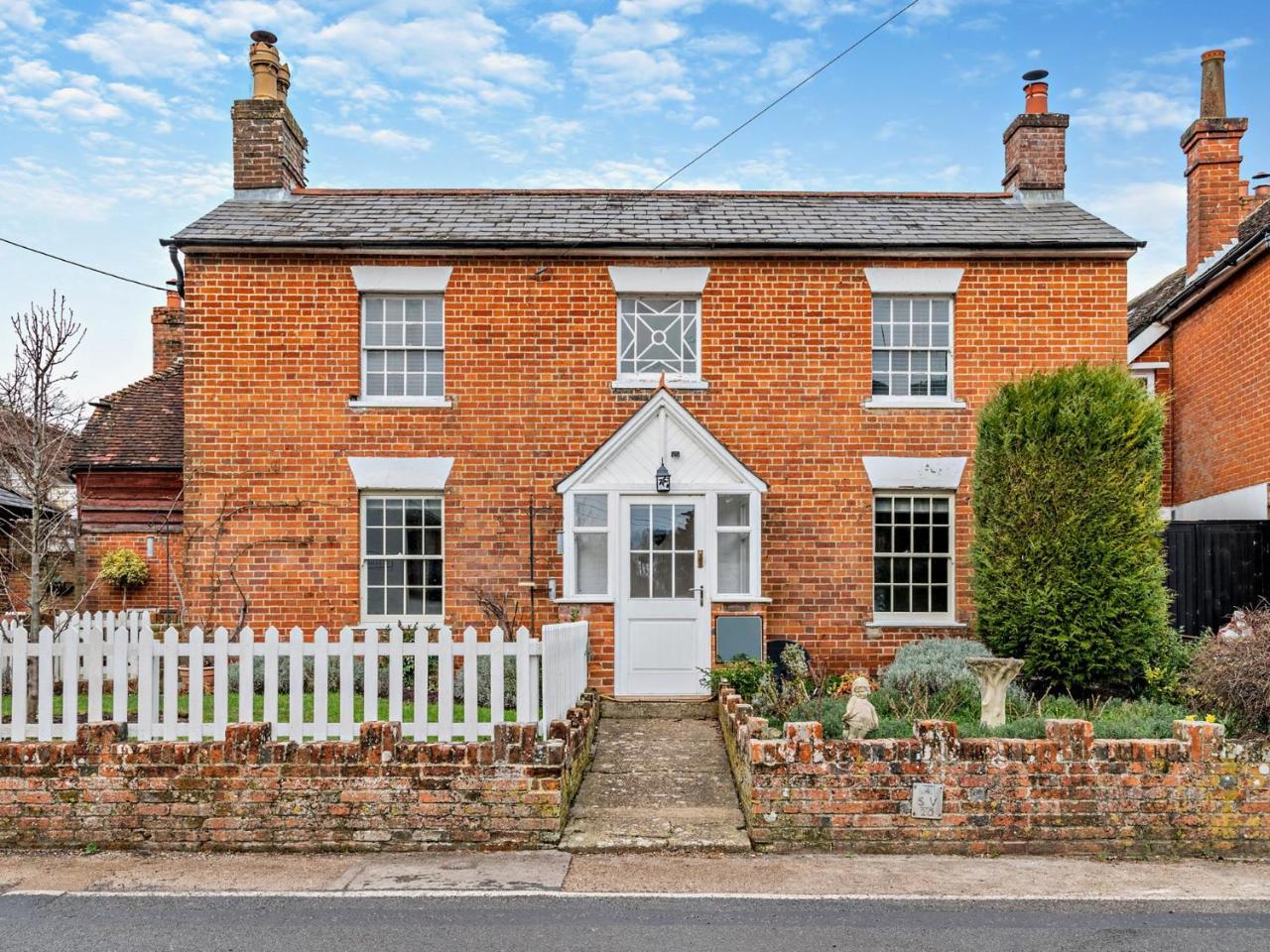 3 Bed In Broughton 94143 — Broughton