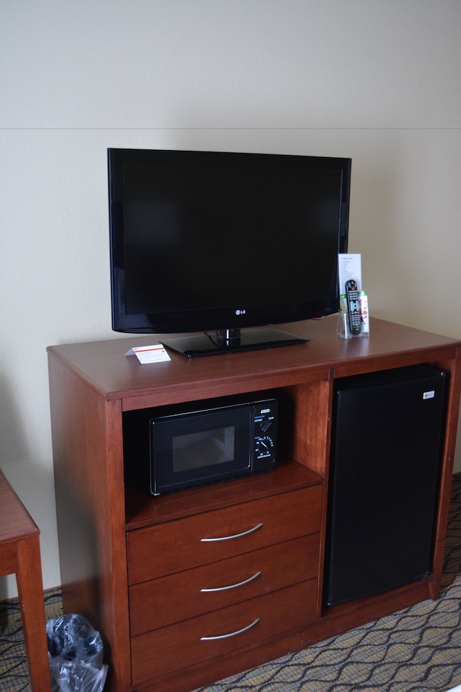 Holiday Inn Express & Suites Lancaster by IHG - photo 35