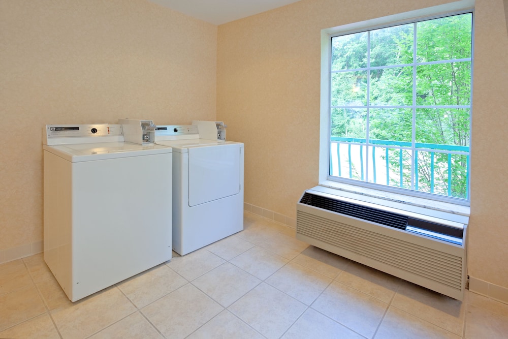Holiday Inn Express Hotel & Stes Mt. Arlington Rockaway Area by IHG - photo 32
