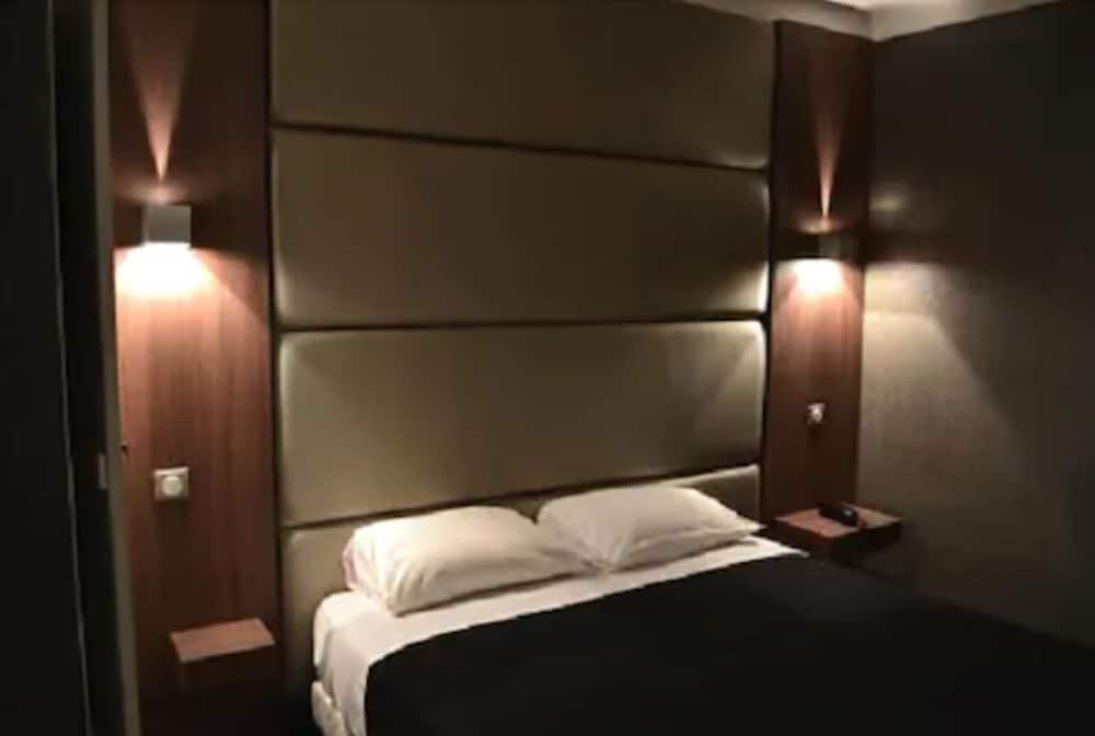 Hotel Schtak — Cannes — photo 2