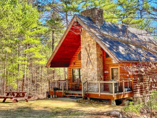 Adirondack Mountain Cabin with Hot Tub Near Whiteface Lake Placid Fire Pit Game Rm — 4-Star Luxury Hotel in Jay, United States