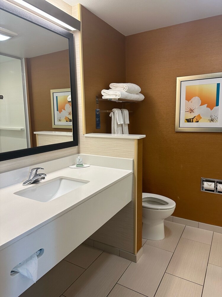 Fairfield Inn & Suites by Marriott Hollister - photo 20